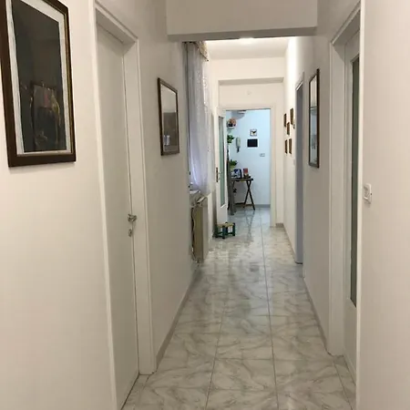 Eder A Un Passo Dal Teatro Greco