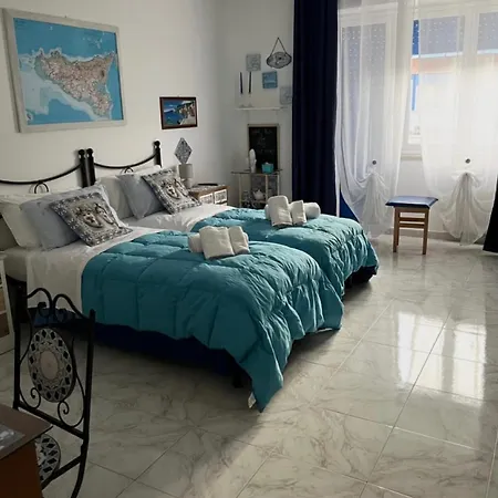 Eder A Un Passo Dal Teatro Greco