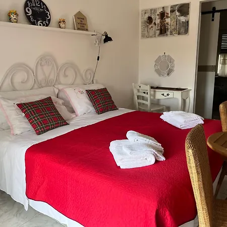 Eder A Un Passo Dal Teatro Greco